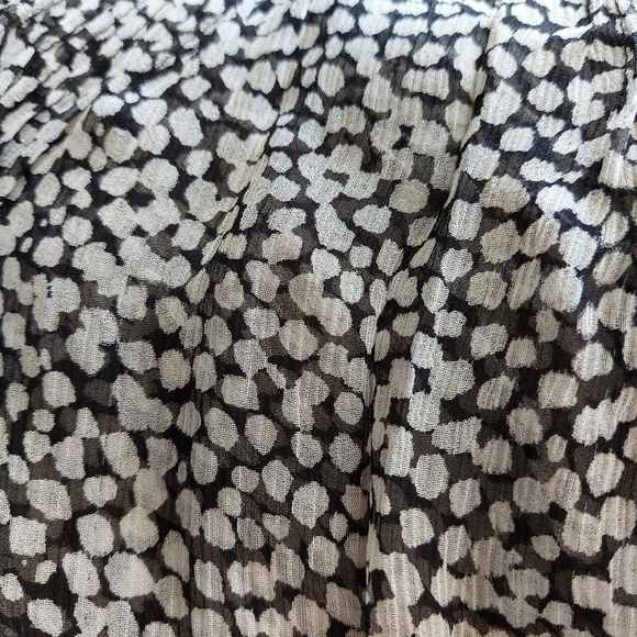 Joie silk hi low pleated feminine blouse - Picture 6 of 14